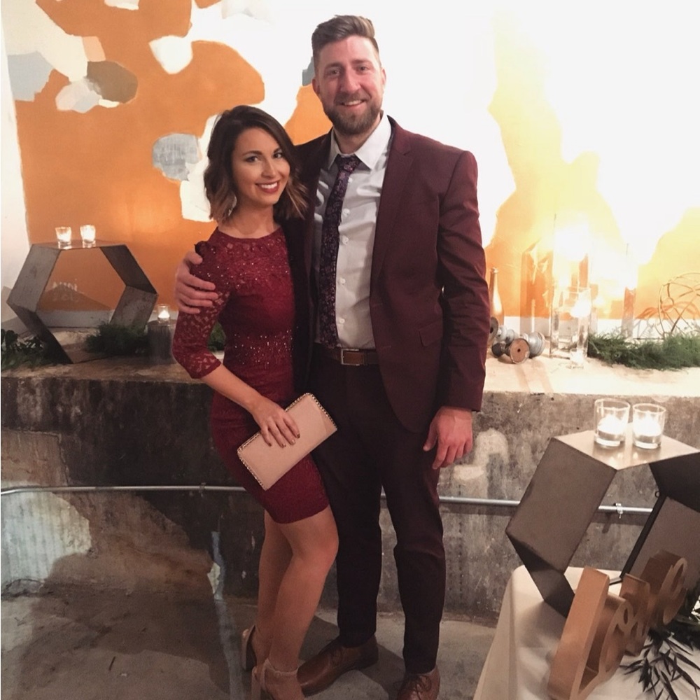 Embellished lace cocktail dress. Maroon/burgundy